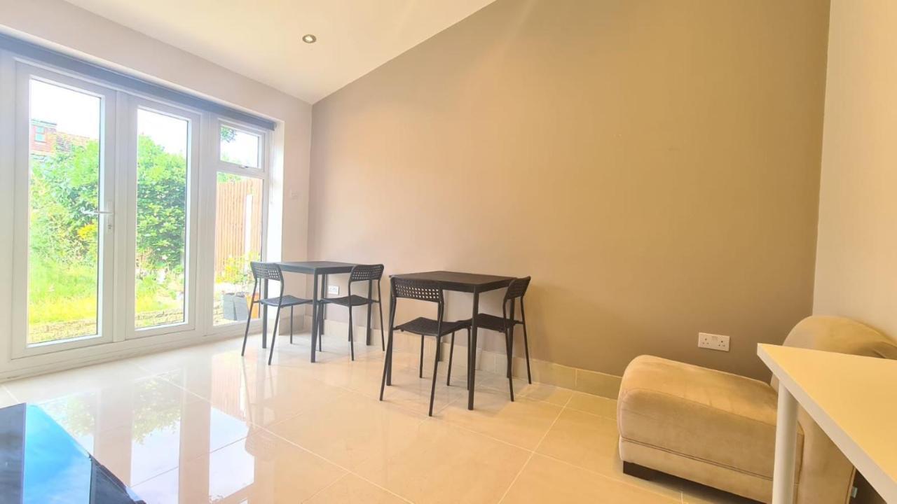 Cosy Room In East Ham London Ngoại thất bức ảnh